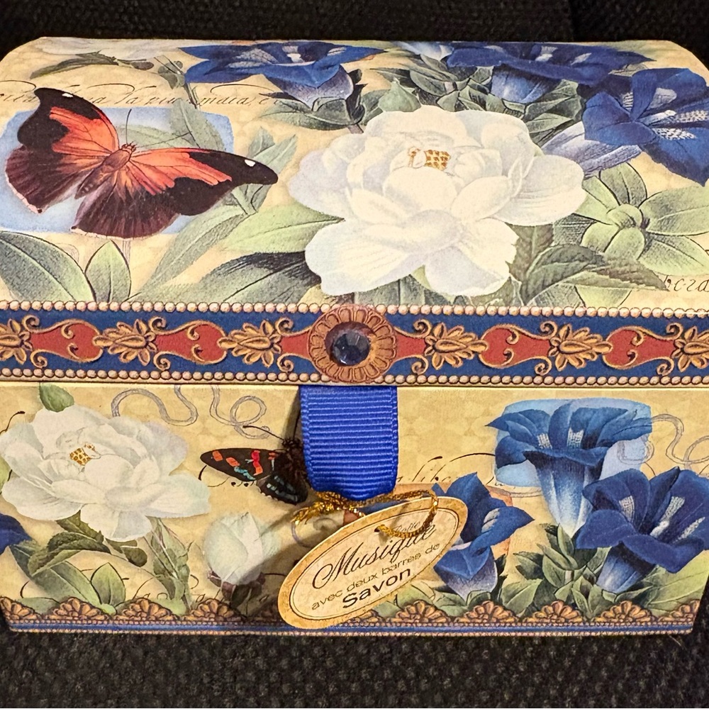 Punch Studio Floral and Butterfly Musical Soap Storage Box